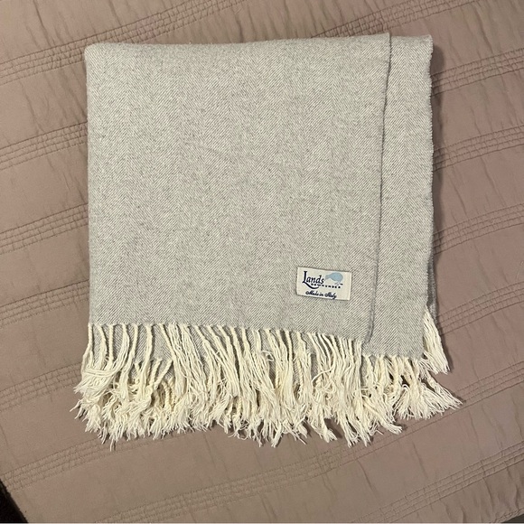 Lands Downunder Elegant Gray Throw Blanket - Picture 3 of 4